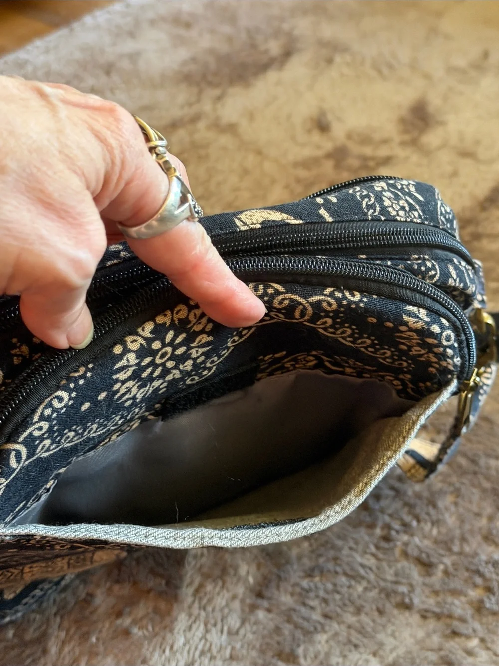 👜 Vintage Elephant Print Crossbody Bag Black Tan Boho Festival Purse — OS / J